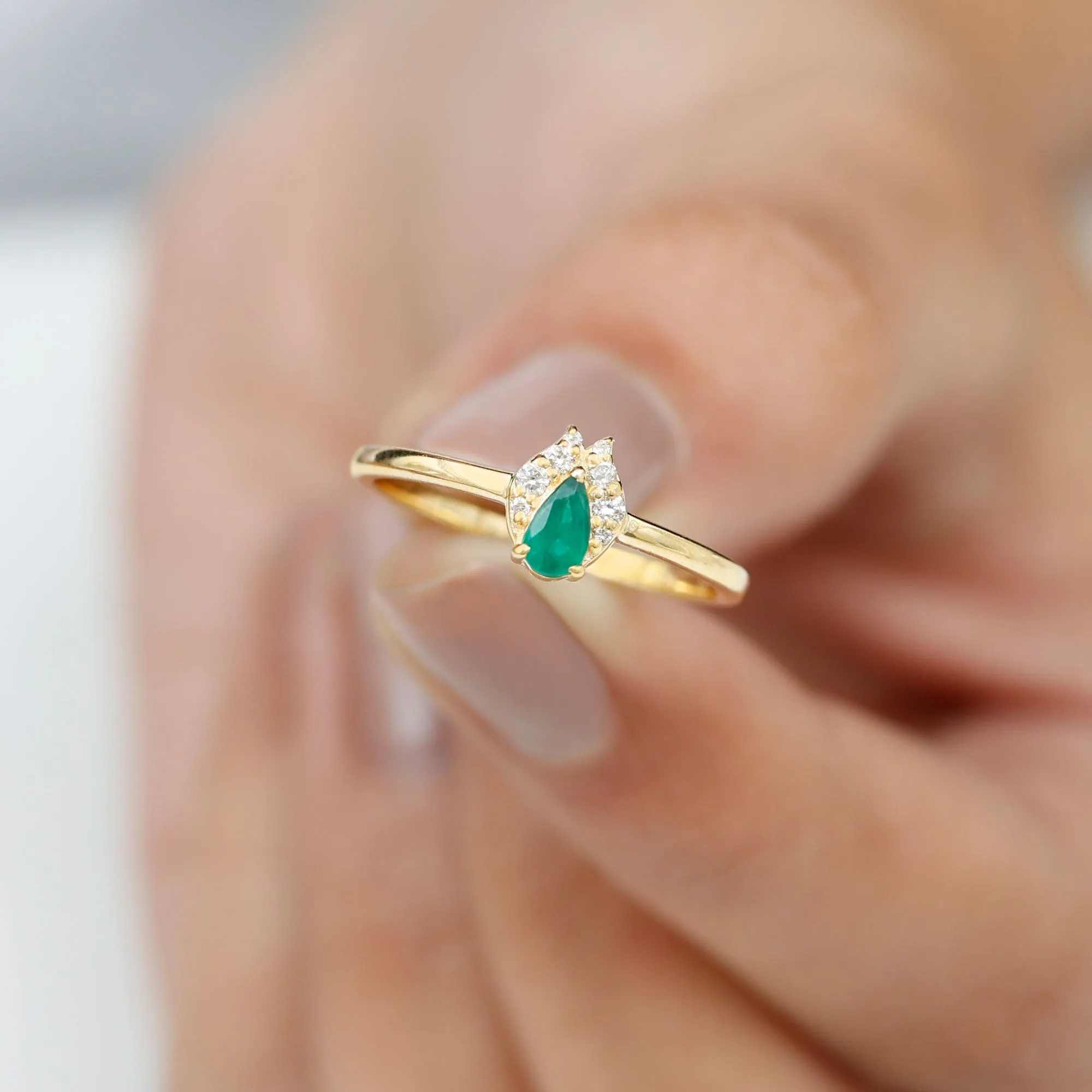 0.25 CT Pear Shape Emerald Promise Ring with Diamond