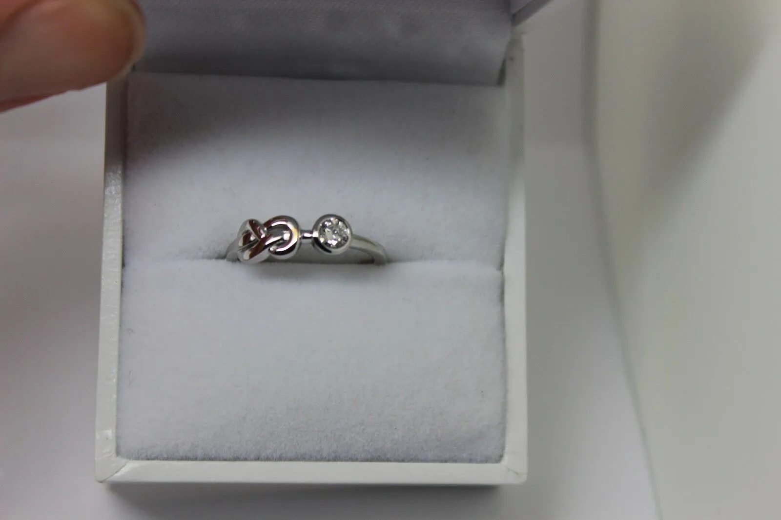 Delicate Genuine 9ct 9kt White Gold Infinity Delicate Pinky Ring   Diamond