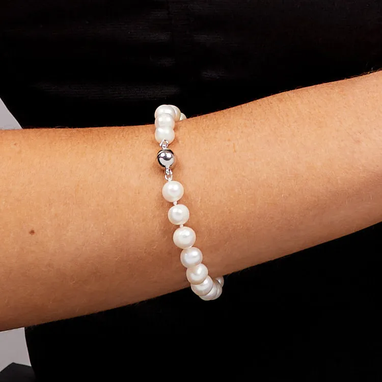 Elegant Women's 8-9mm White Freshwater Pearl Bracelet