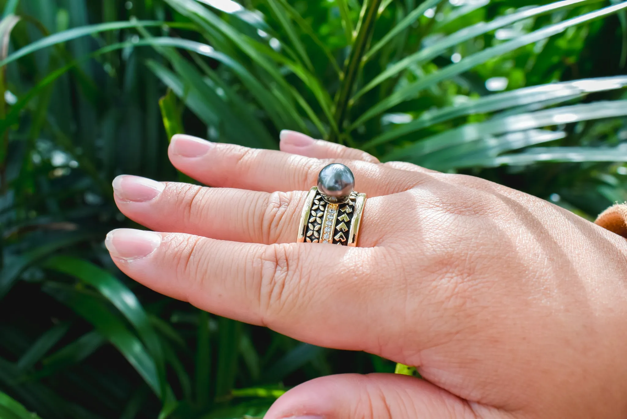 FAGASELE - Tribal Pattern Black Pearl Ring