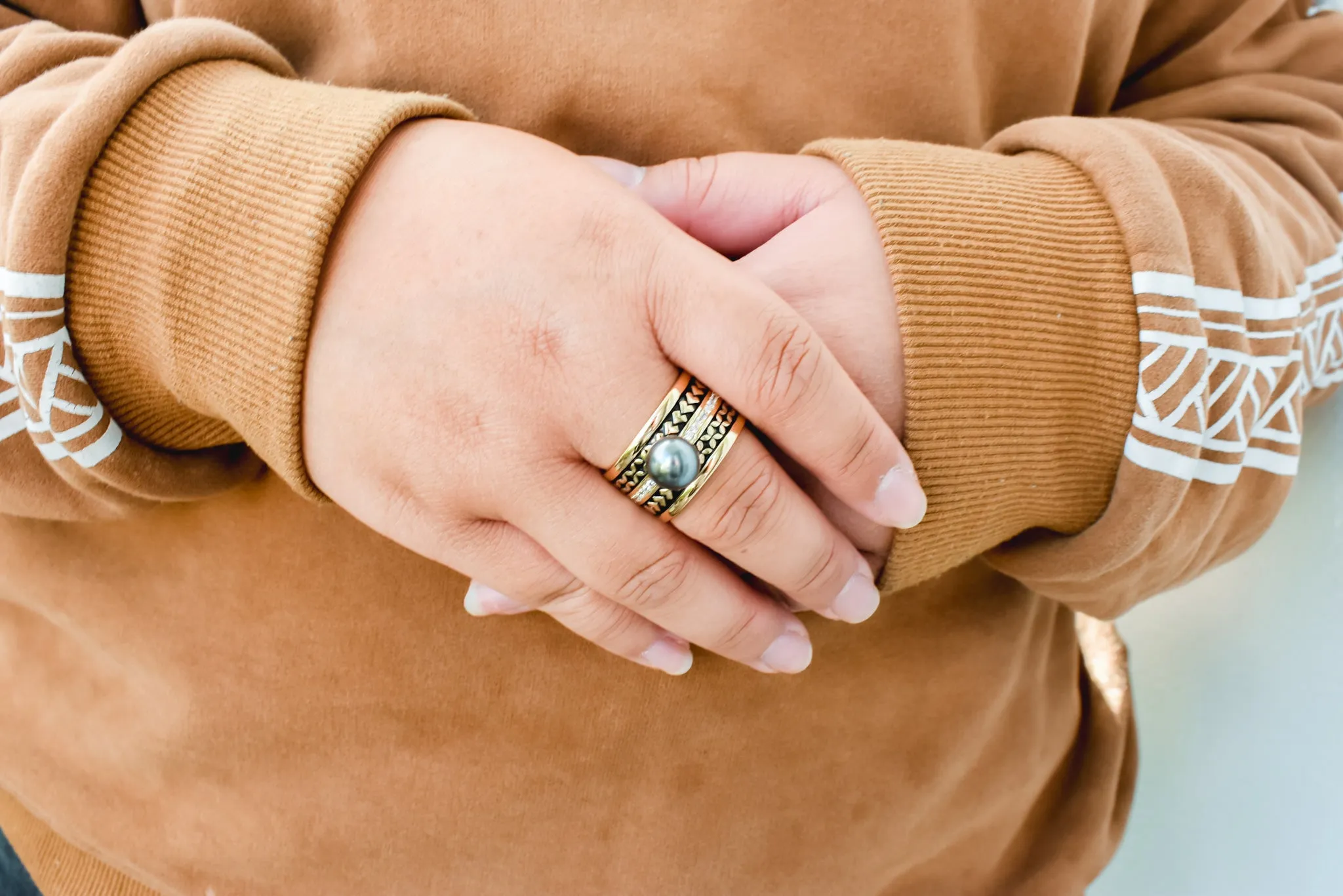 FAGASELE - Tribal Pattern Black Pearl Ring