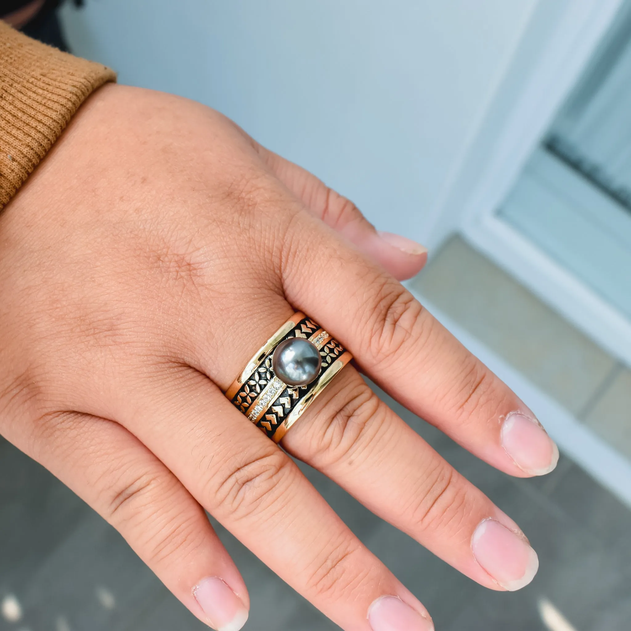 FAGASELE - Tribal Pattern Black Pearl Ring