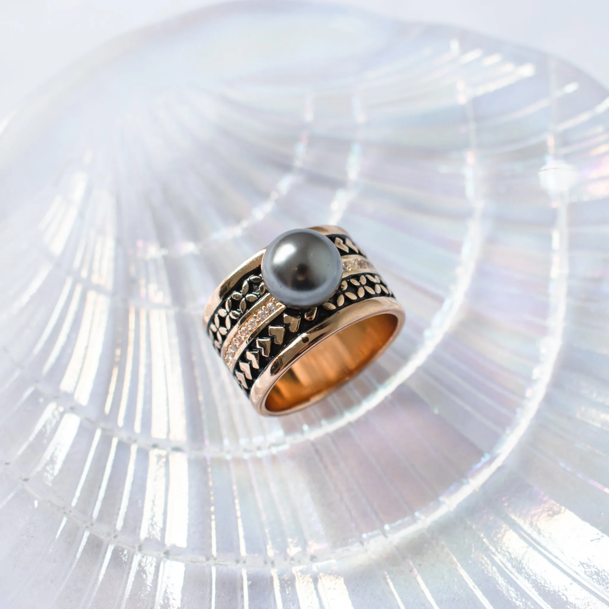 FAGASELE - Tribal Pattern Black Pearl Ring