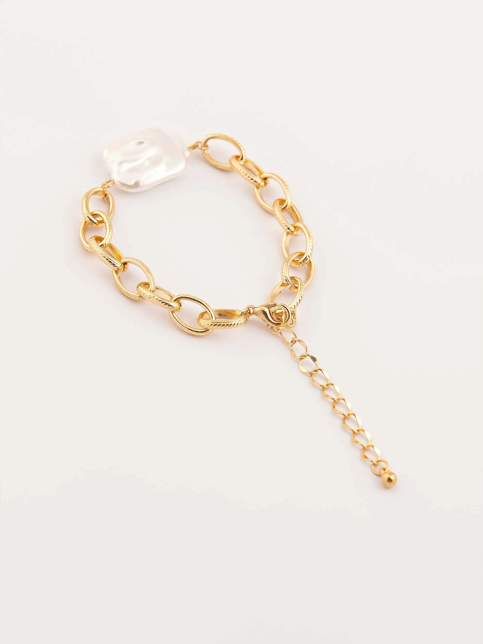 Loop Pearl Bracelet