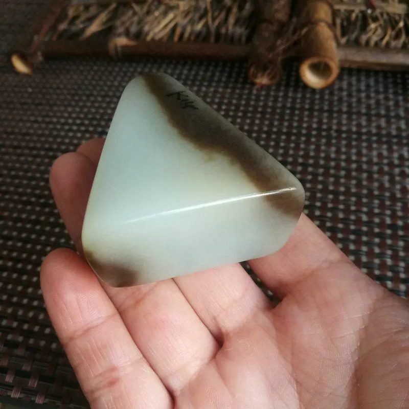 Natural Hetian Jade Rough Nephrite Raw (105g, 5.5X4.5X2.5cm)