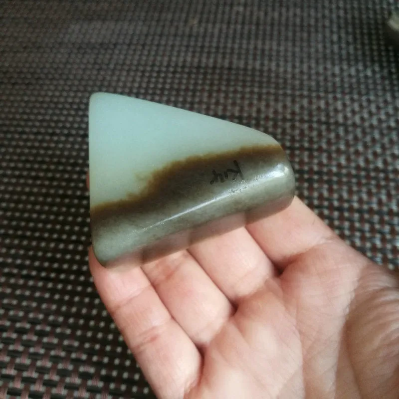 Natural Hetian Jade Rough Nephrite Raw (105g, 5.5X4.5X2.5cm)