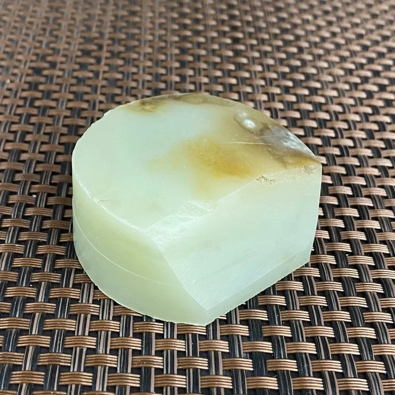 Natural Hetian Jade Rough Nephrite Raw (121g,5.2X4.0X2.2cm)