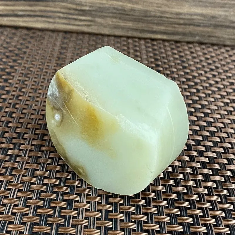 Natural Hetian Jade Rough Nephrite Raw (121g,5.2X4.0X2.2cm)