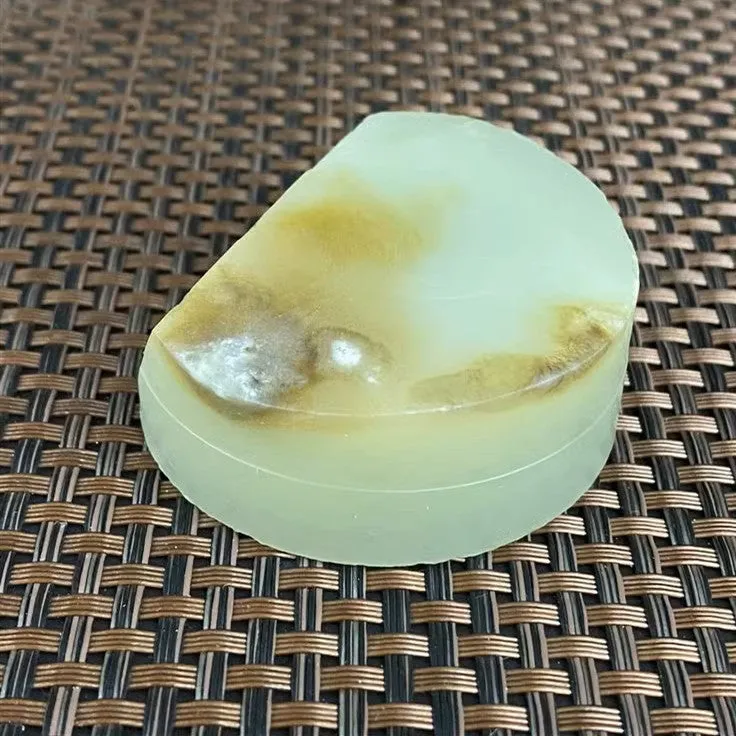 Natural Hetian Jade Rough Nephrite Raw (121g,5.2X4.0X2.2cm)