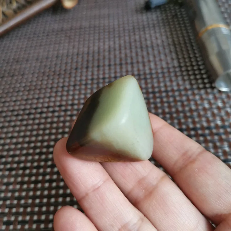 Natural Hetian Jade Rough Nephrite Raw (34g, 3X2.5X2.5cm)