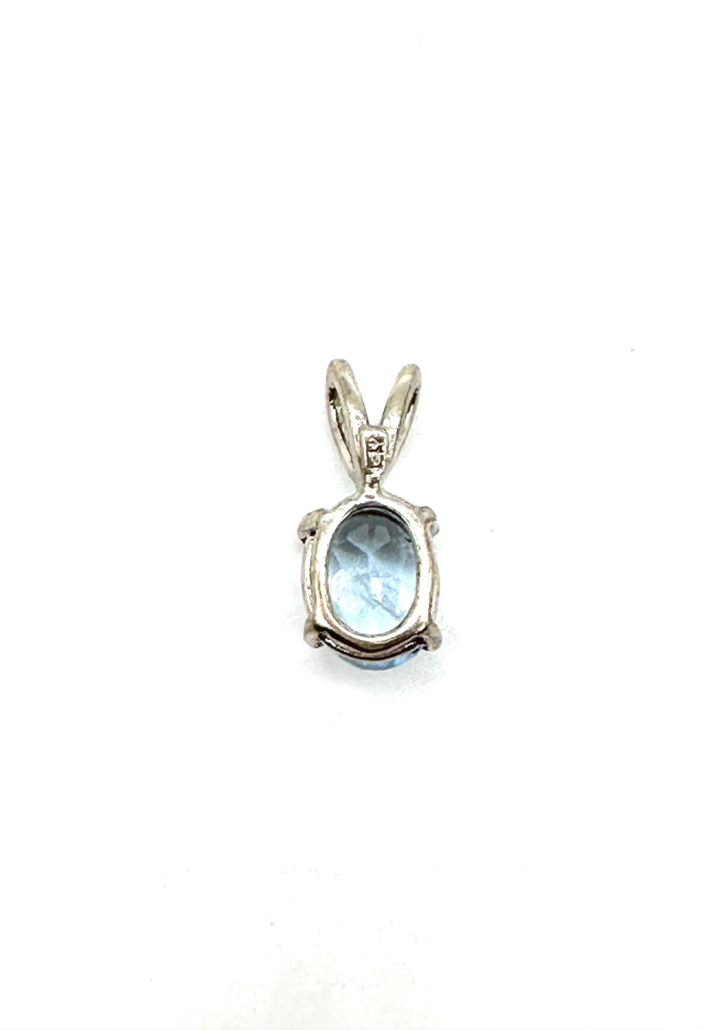 Oval blue topaz pendant