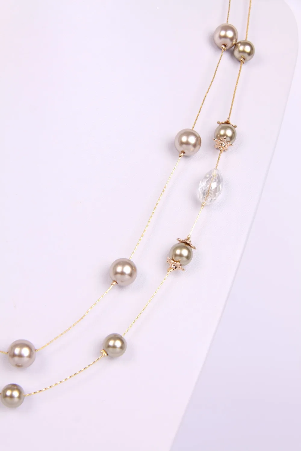 Pearl Necklace with oval Jewel in Gold and silver chain