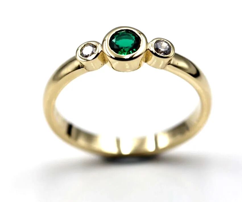 Size M Genuine 9ct 9kt Yellow, Rose or White Gold Trilogy & Emerald Ring