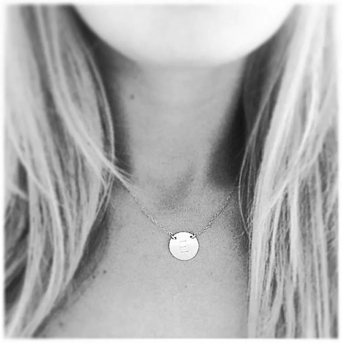 THE CHLOE INITIAL DISC NECKLACE | Gold