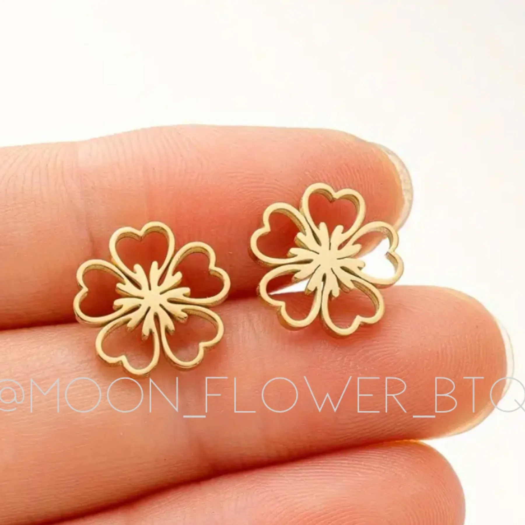 Tiny Gold Flower Cutout Stud Earrings