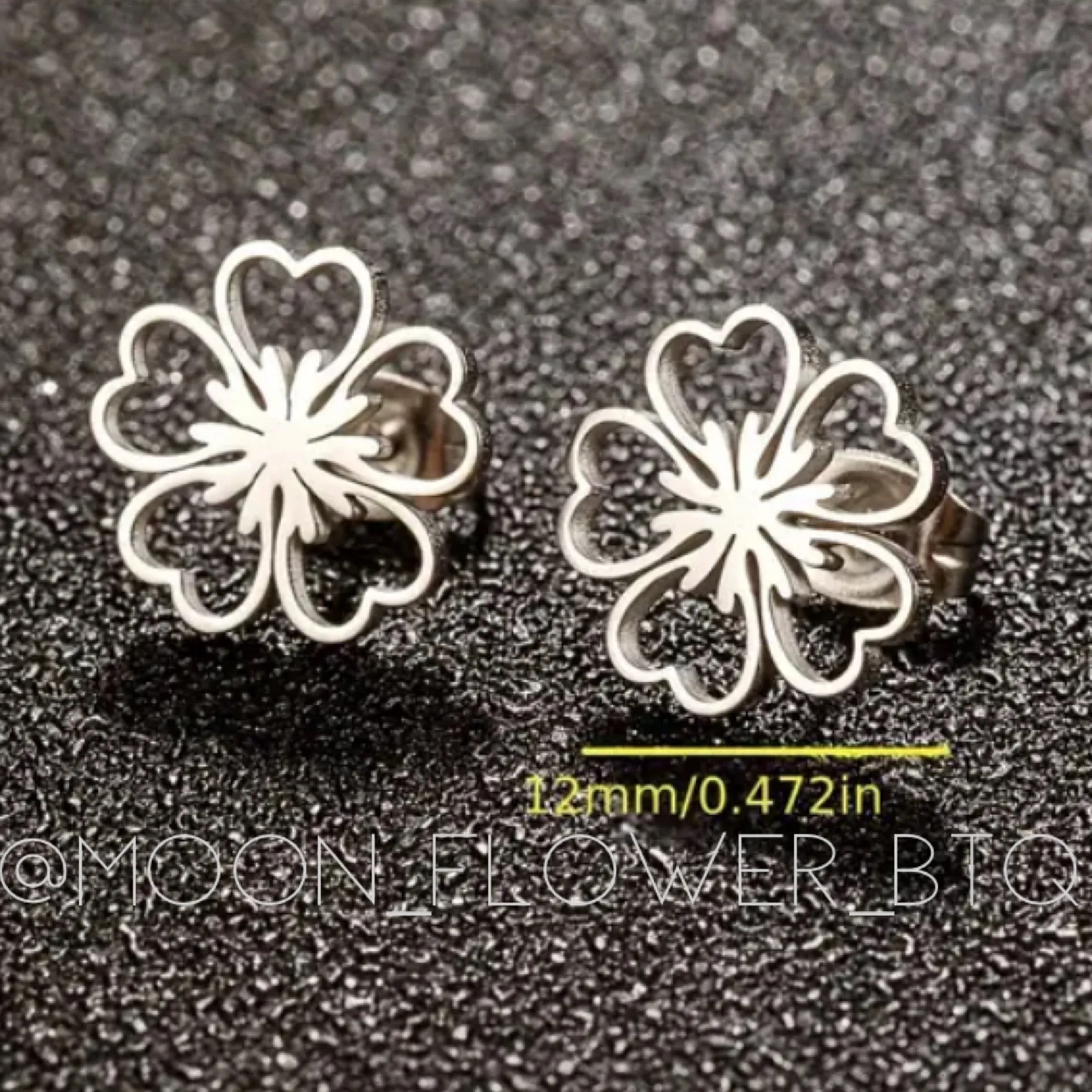 Tiny Gold Flower Cutout Stud Earrings