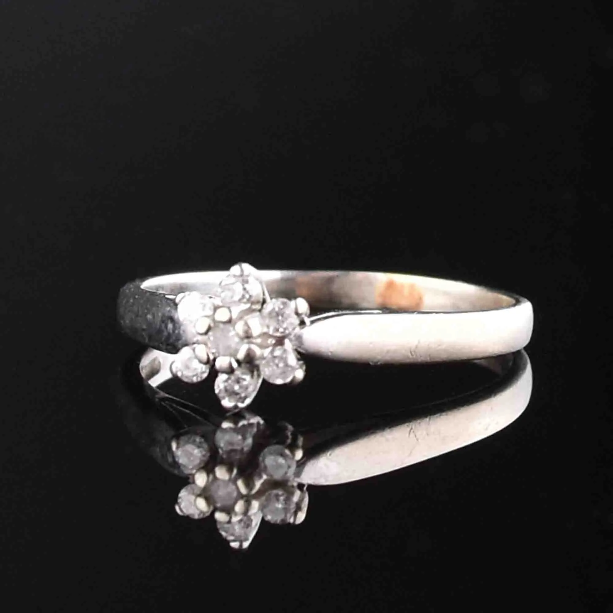 Vintage 10K White Gold Diamond Cluster Ring