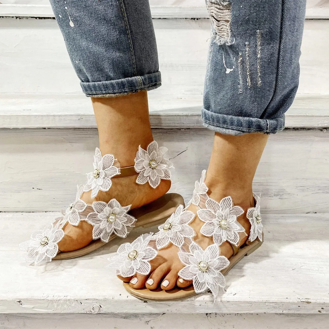 Women white floral ring toe summer sandals